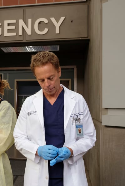 Glove Check - Tall - Grey's Anatomy Season 16 Episode 6