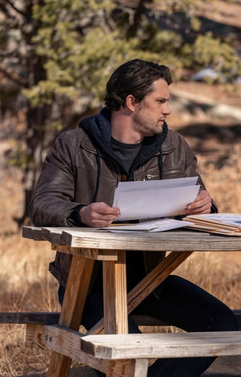 Going Over Things - Roswell, New Mexico Season 3 Episode 9