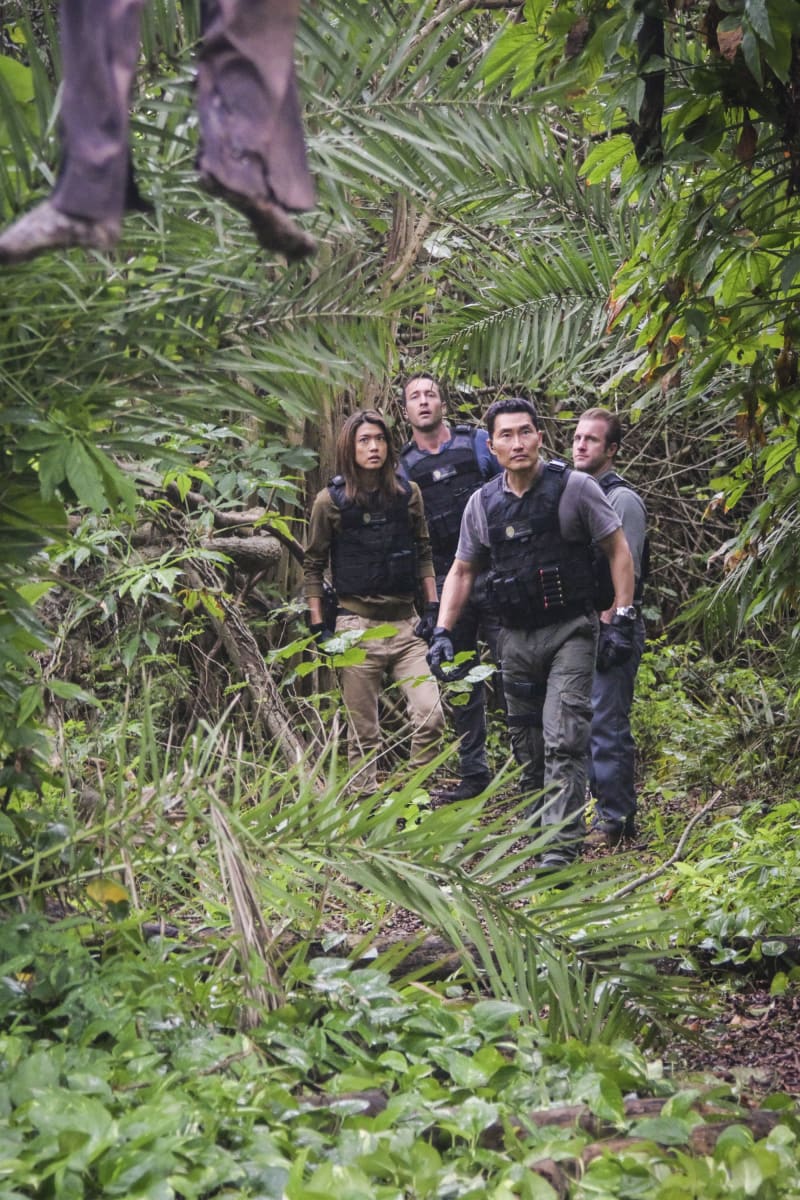 Hawaii Five-0' Wave-Makers: Guy Walks Into a Jungle