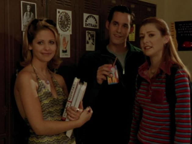 Wrong Visual - Buffy the Vampire Slayer Season 2 Episode 8