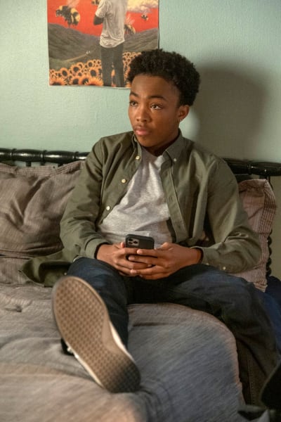 Malik Relaxes - This Is Us Season 5 Episode 16