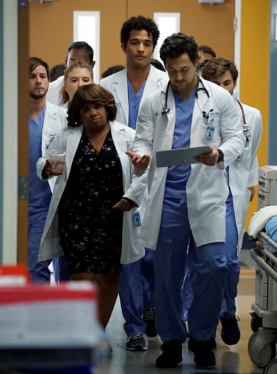 Pushing Through the Pain - Tall  - Grey's Anatomy Season 16 Episode 9