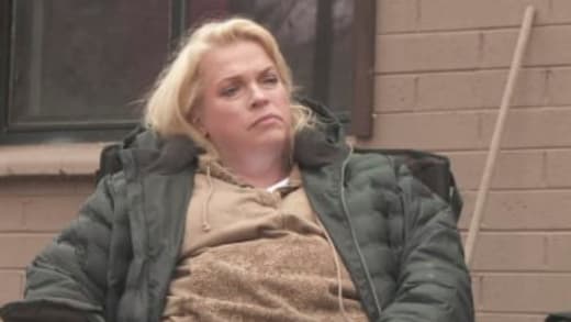 Janelle Sits - Sister Wives