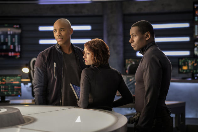 James is in - Supergirl Season 2 Episode 16