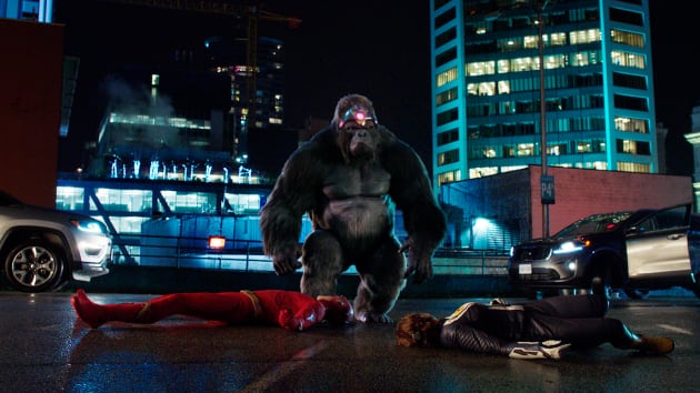Gorilla Grodd Takes Down Flash The Flash Season 5 Episode 15