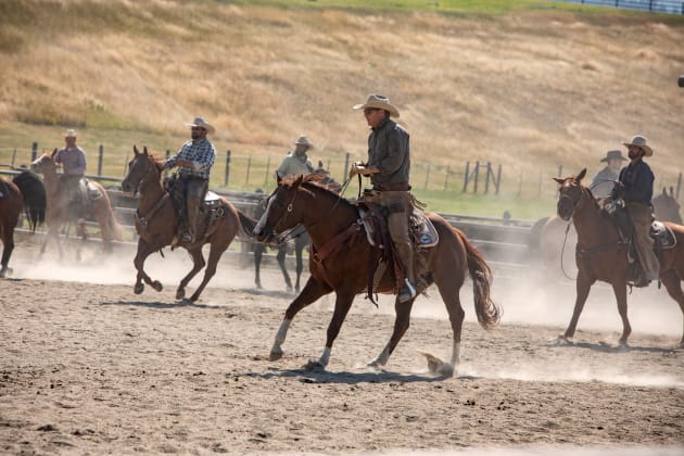 All the Wranglers Wrangling - Yellowstone Season 2 Episode 1
