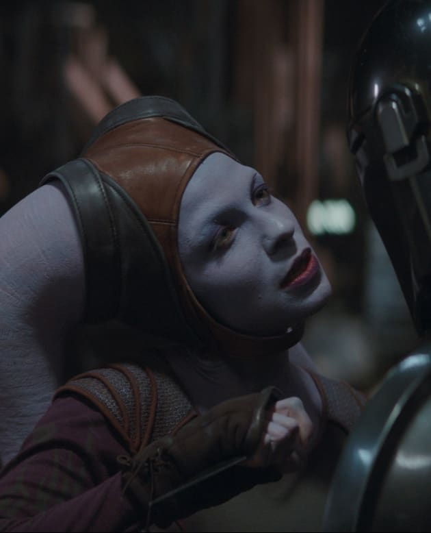 Xi'an and Mando in "The Prisoner" - The Mandalorian Season 1 Episode 6