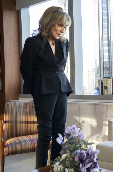Syd Reads Tom the Riot Act - Succession Season 2 Episode 2