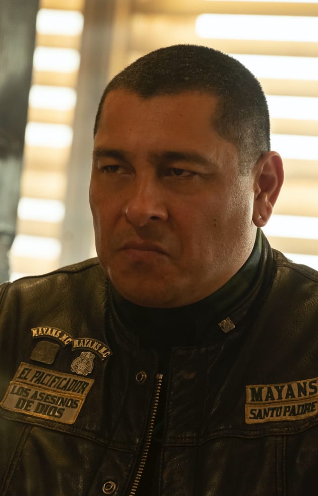 Looking On - Mayans M.C. Season 3 Episode 3