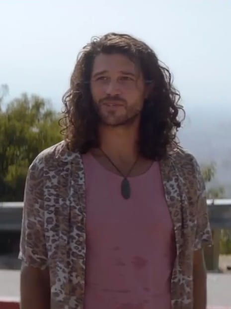 Opposing Bar - tall - Animal Kingdom Season 5 Episode 9