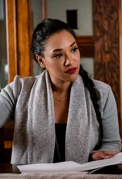 Iris Looking Beautiful - The Flash Season 5 Episode 15