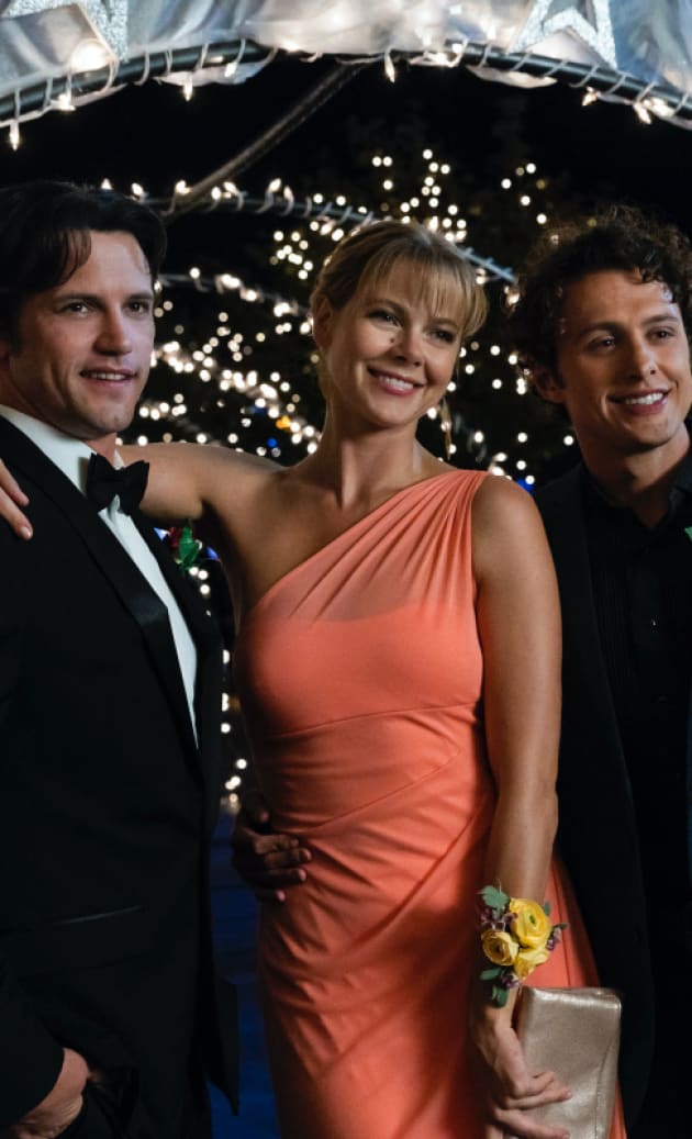 Three Aliens at Prom - Roswell, New Mexico Season 1 Episode 6