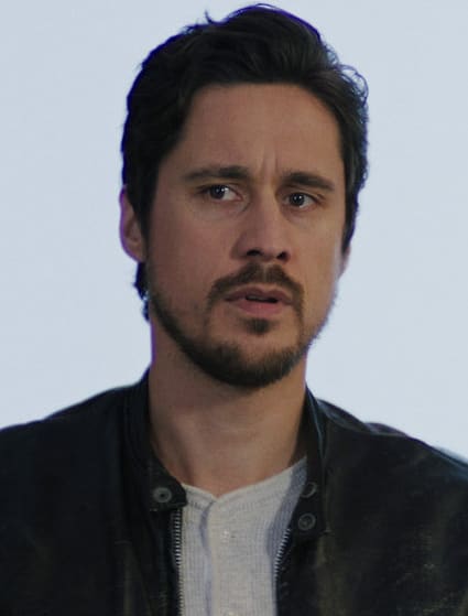 Queen Of The South Season 5 Episode 7 Review El Zorro En La Gallinera The Fox In The Hen House Tv Fanatic