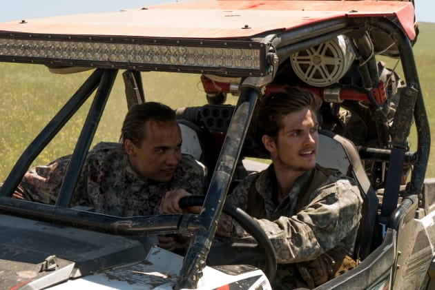 BFF's - Fear the Walking Dead Season 3 Episode 9