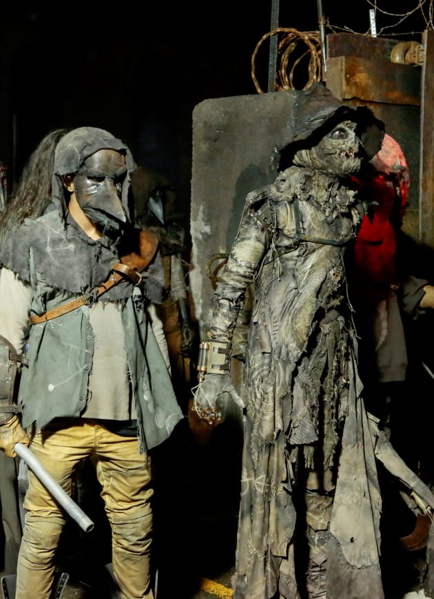 Scarecrow's Army - Tall - Gotham Season 5 Episode 1