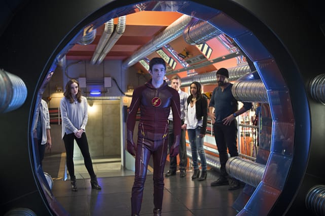 Entering the Accelerator - The Flash Season 1 Episode 23