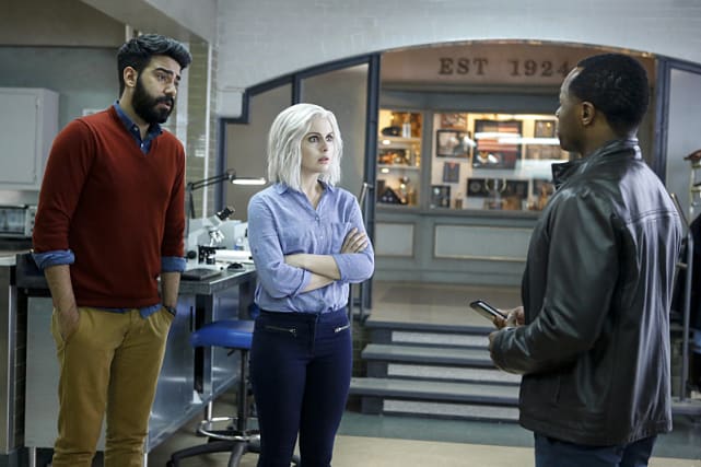 Helping Clive - iZombie
