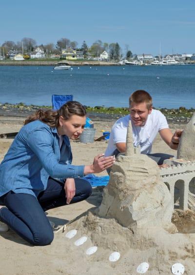 Elli and Brodi Build a Dream Castle