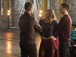 Arrow and Supergirl Meet - The Flash Season 3 Episode 8