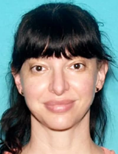Lindsey Pearlman in LAPD Photo