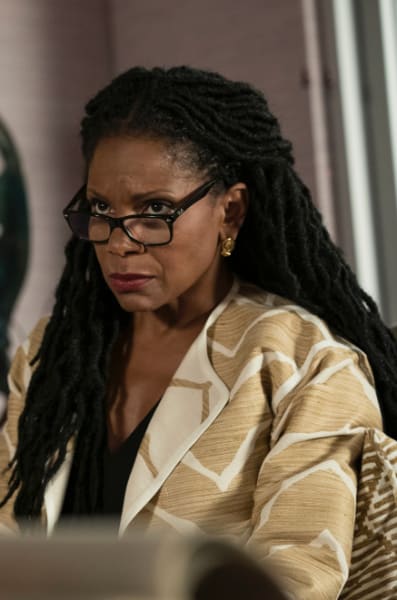 Liz fighting - The Good Fight Season 5 Episode 9