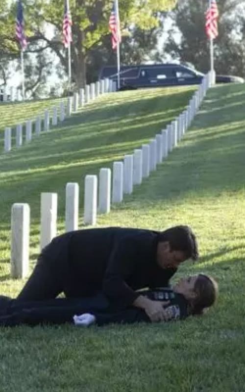 Beckett Gets Shot Vertical Castle Season 3 Episode 24 TV Fanatic