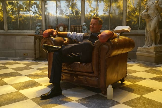 Relaxing - Gotham Season 3 Episode 3