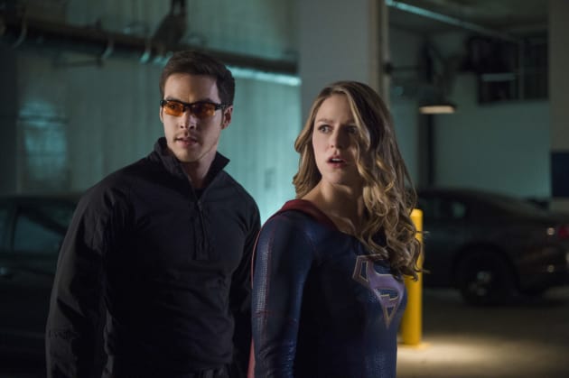 Mon-El and Kara Look Surprised - Supergirl Season 2 Episode 10