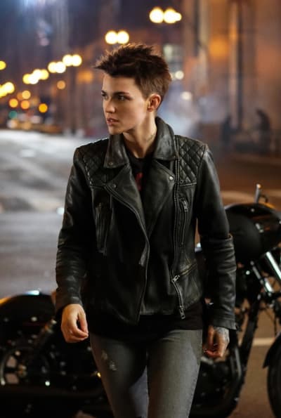 Back in Gotham - Batwoman Season 1 Episode 1