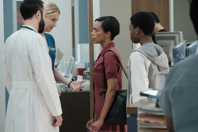 Helping a mom the resident s1e5