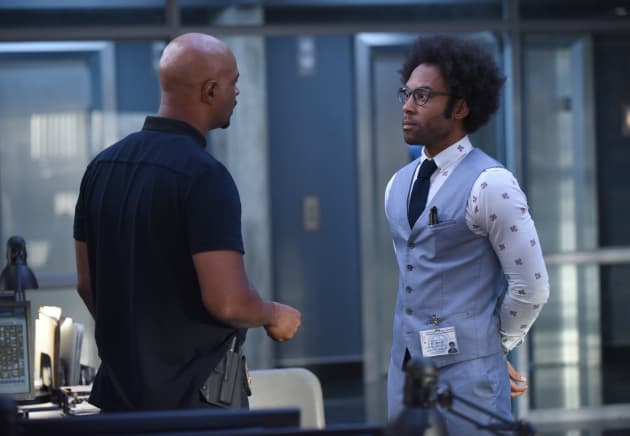 Drug Test - Lethal Weapon Season 2 Episode 6