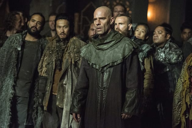 Looking Uncomfortable - The 100 Season 3 Episode 9