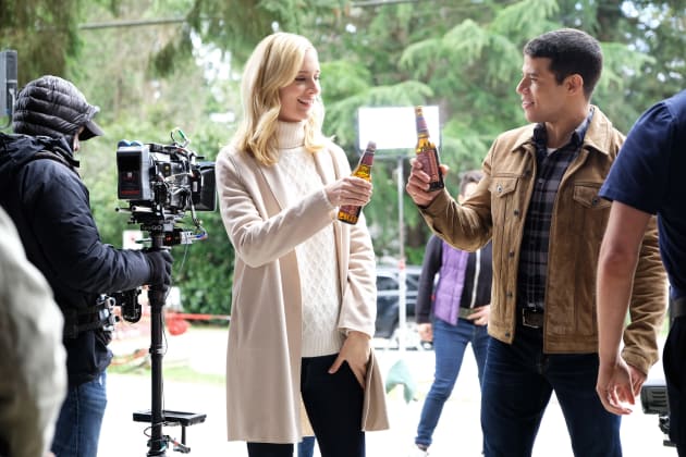 Serena and Owen cheers in his hometown - UnREAL Season 3 Episode 7