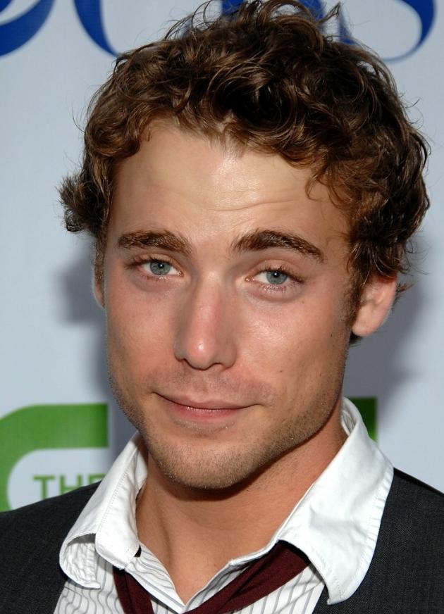 Dustin, Close Up