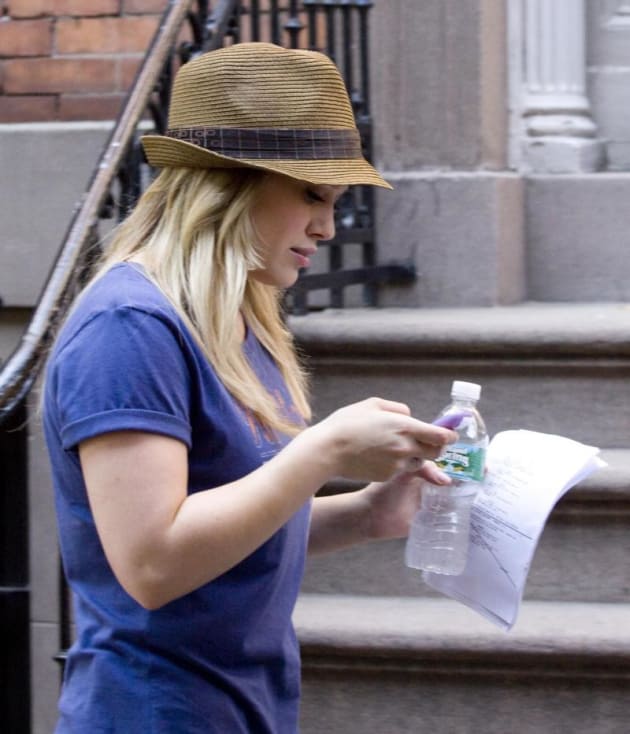 Spotted On The Gossip Girl Set Hilary Duff Tv Fanatic 