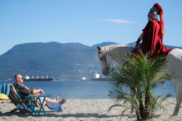 Vacation Is Over, Heatwave - DC's Legends of Tomorrow Season 3 Episode 1