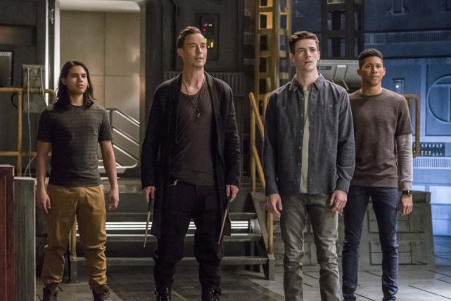 What's going on? - The Flash Season 3 Episode 17