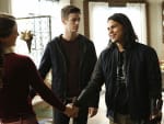 Barry and Cisco seek Kara's Help - Supergirl Season 2 Episode 8