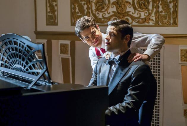 Play that tune, Winn! - The Flash Season 3 Episode 17