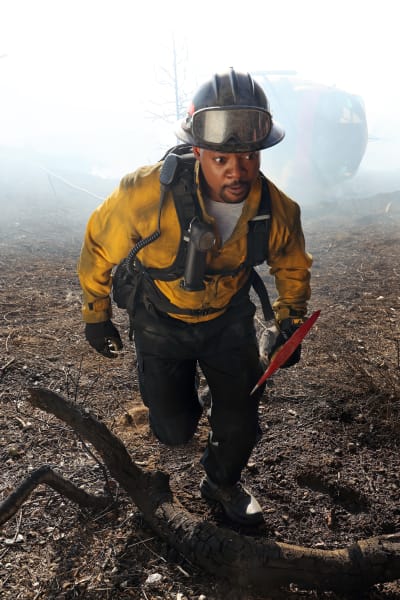 Paul Climbs - 9-1-1: Lone Star Season 2 Episode 3