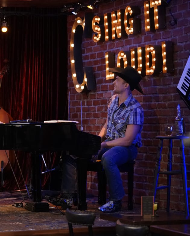 Cheyenne Jackson as Max Call Me Kat Season 3 TV Fanatic