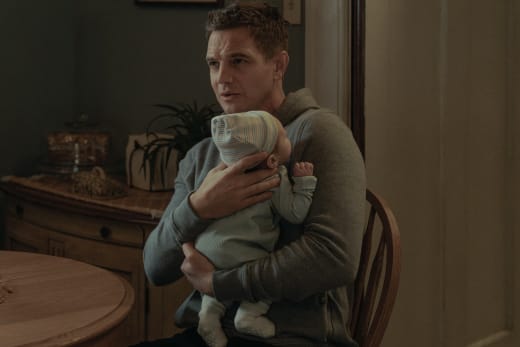 Kyle holds his baby - MOK S03E05 - Iris - Mayor of Kingstown