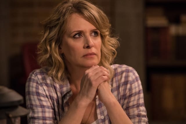 Mary looks concerned - Supernatural Season 12 Episode 23