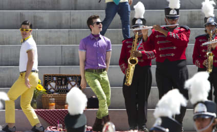 Glee Season Premiere Pics: Crooning at a Carnvial