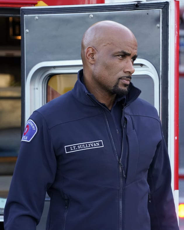 Talking Down a Jumper - Station 19 Season 6 Episode 5