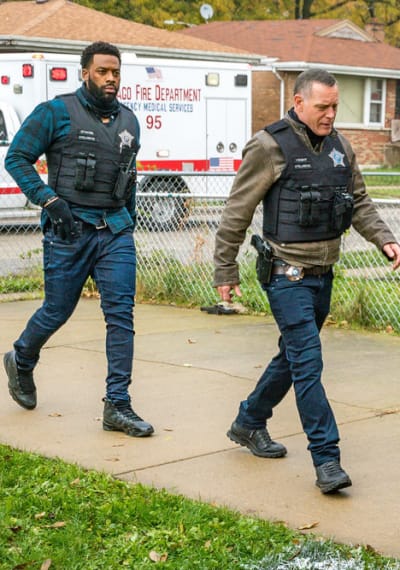Responding to a Scene - Chicago PD Season 8 Episode 2