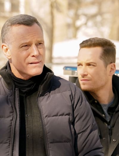 Checking Out the Scene - Chicago PD Season 8 Episode 11