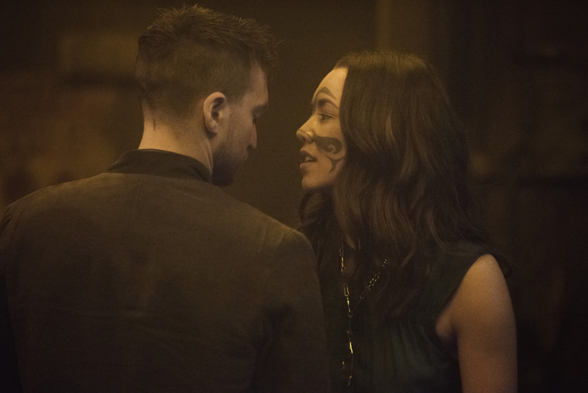 Emori and Murphy Fight Sheidheda - The 100 Season 7 Episode 10 - TV Fanatic