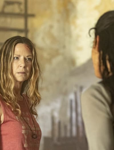 Sarah Wakes Up - Fear the Walking Dead Season 7 Episode 4