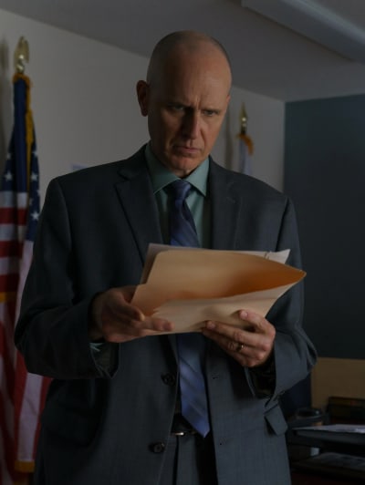 Kelly AuCoin as Detective Scott Gordon
